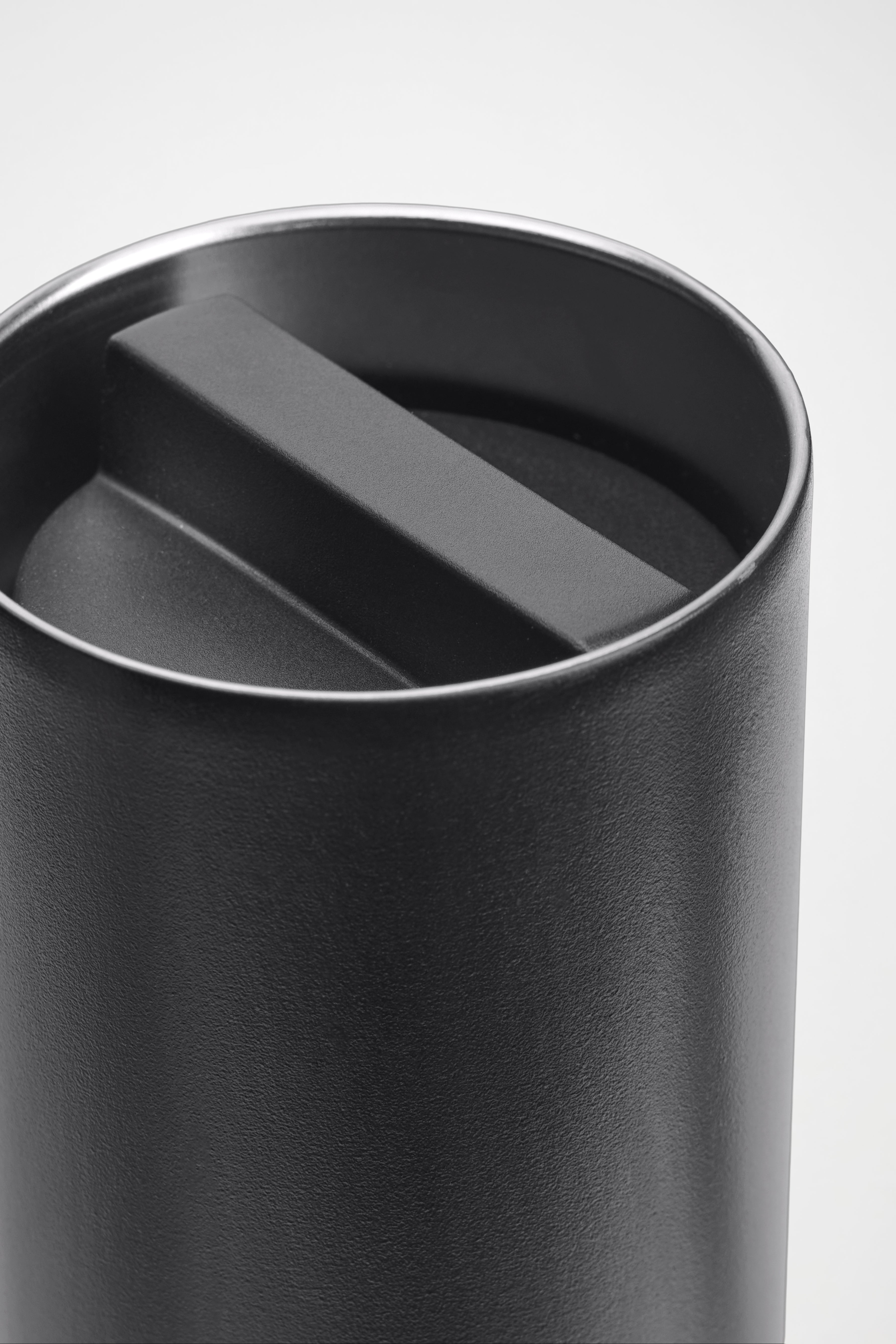 RAINS Insulated Flask 500ml Black Bottles