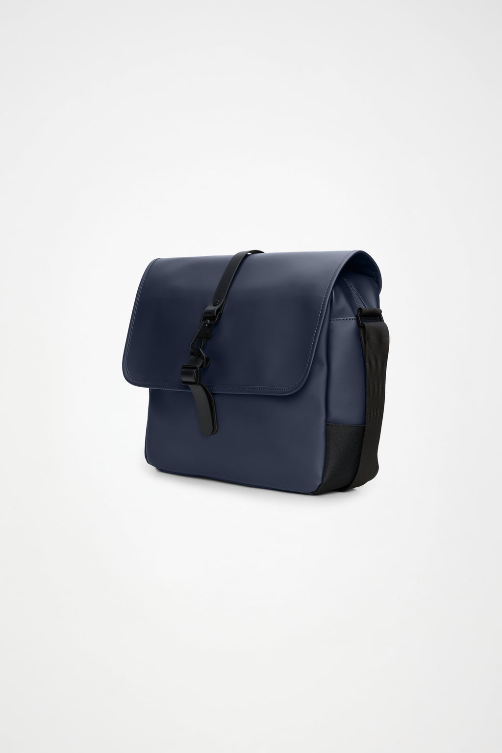 good messenger bag that will protect against rain Rains® in Black for $135 Eagle Creek Salta Vita Pillow instead of wasteful Size:SE1004/4 cf-color-carbon