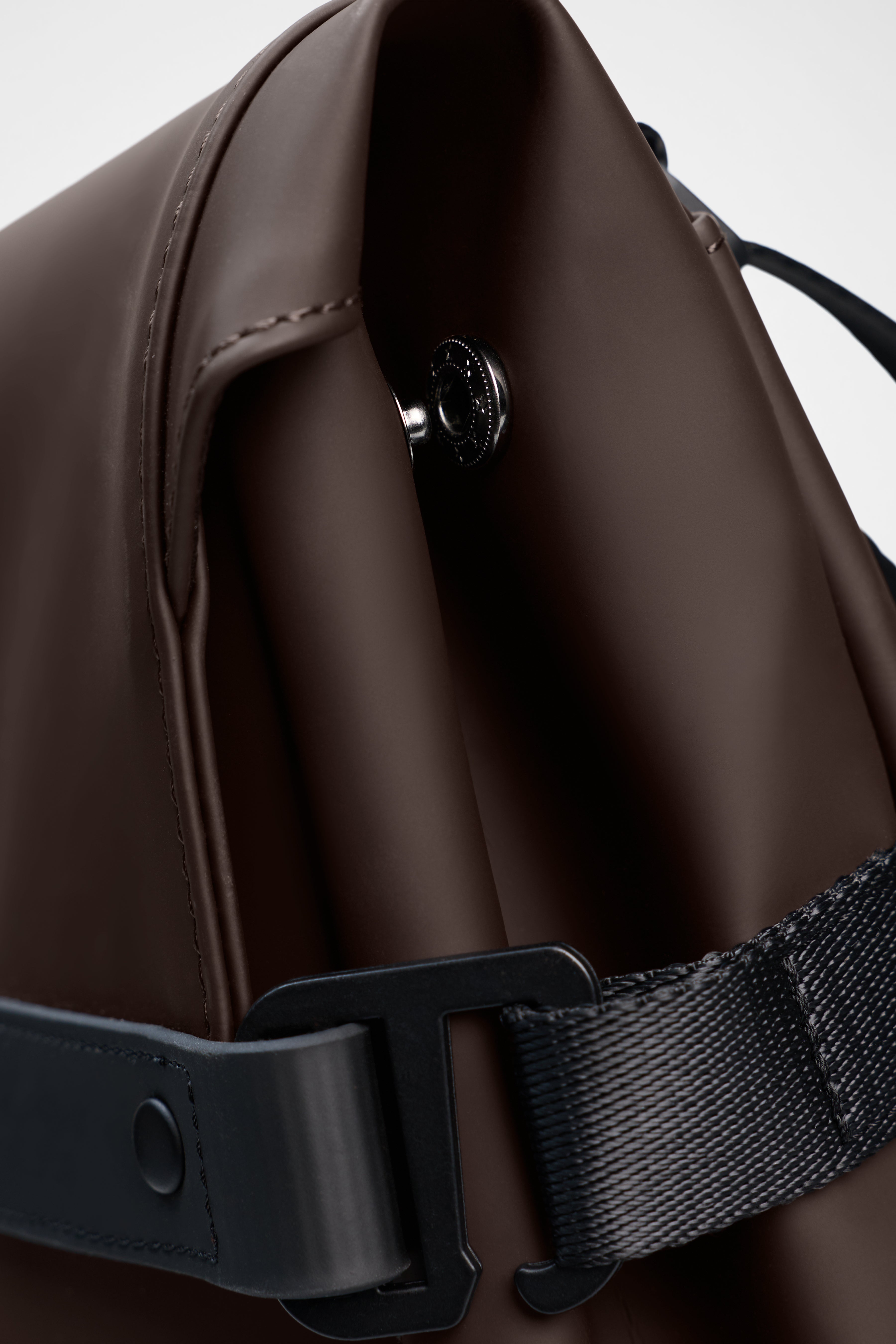 RAINS OTG Backpack Bark 19L H46 x D12 x W32 cm Backpack